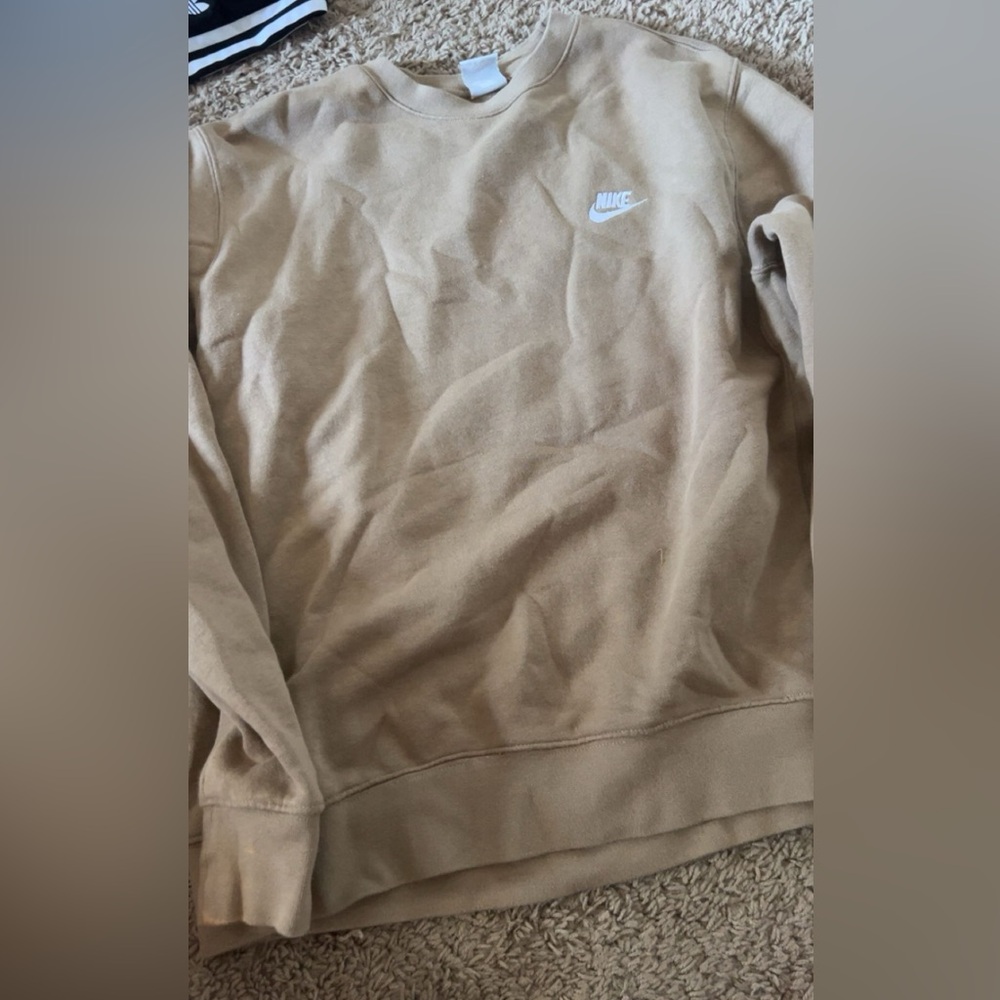 Creme Nike crewneck